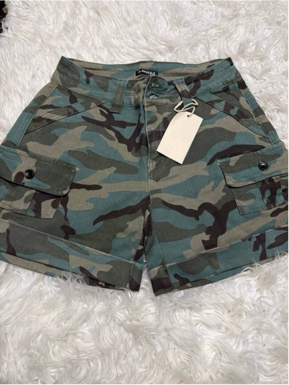 Flamingals Camo Print Roll Hem Flap Pocket Mid Rise Cargo Shorts Small